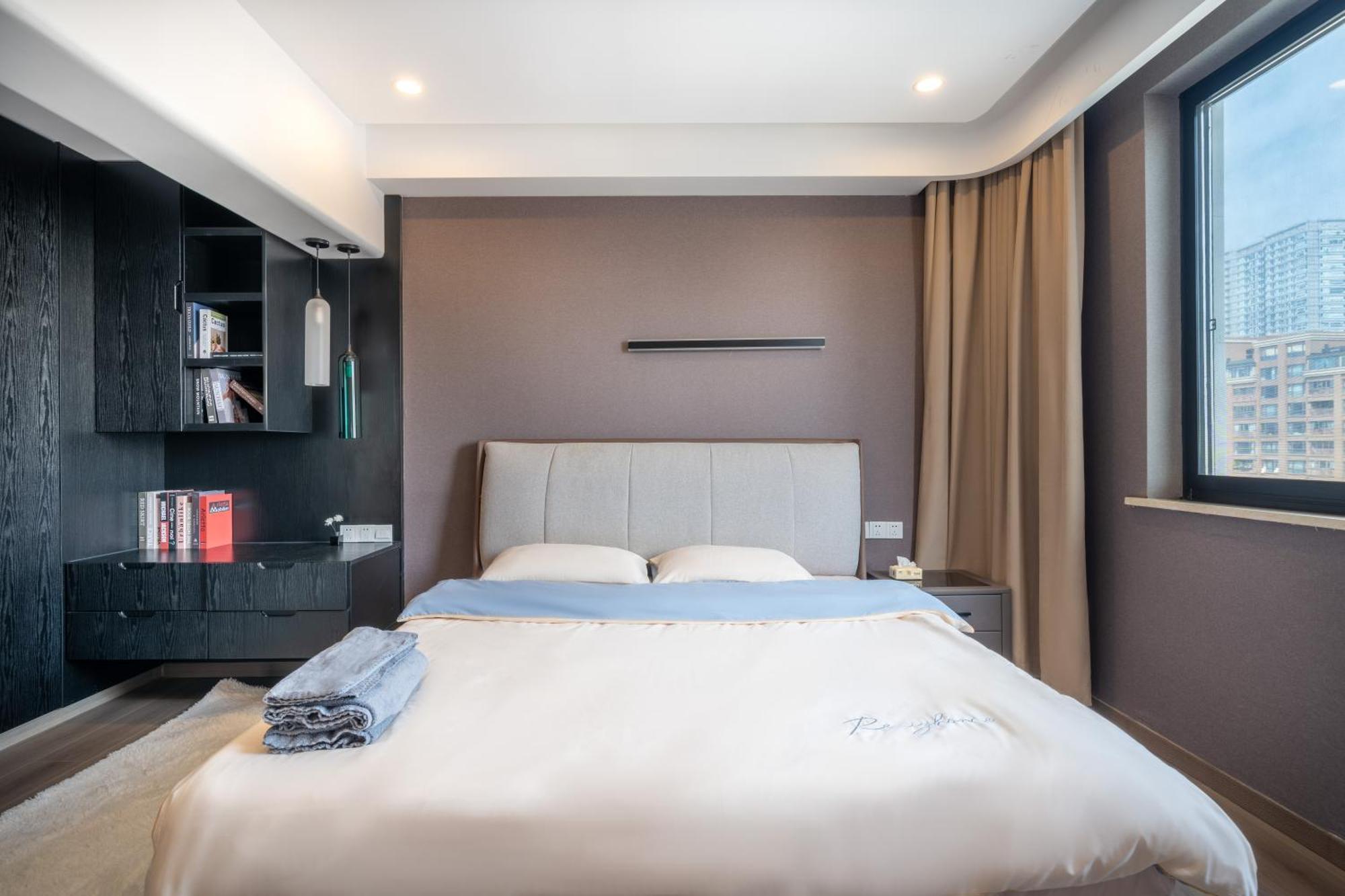 Apartment Sunny Abode 3bedroom Located In Huangpu And 100 Meters From The Subway Station *