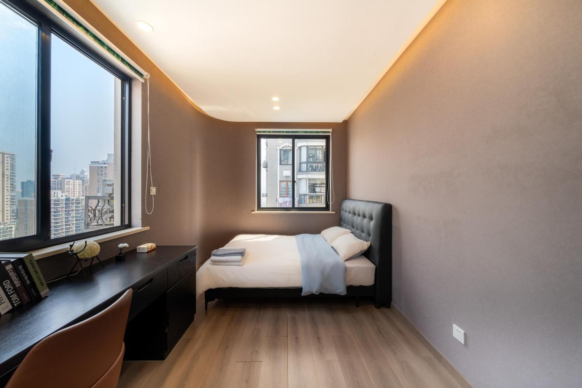 Sunny Abode 3bedroom Located In Huangpu And 100 Meters From The Subway Station Apartment